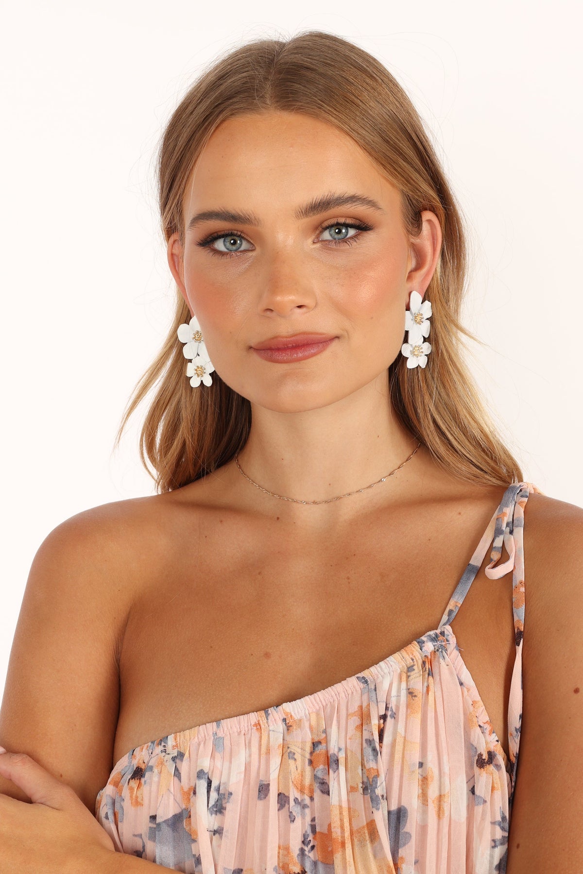 Alexa Flower Earrings - White
