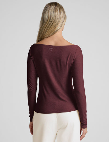 Featherweight Shoulder It Pullover