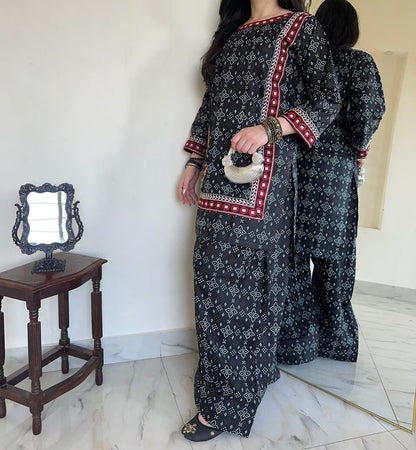 Black Chunri | 2PC Lawn D-351