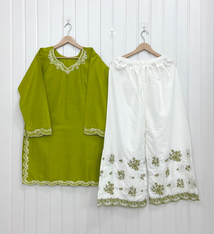 Small / Parrot Green